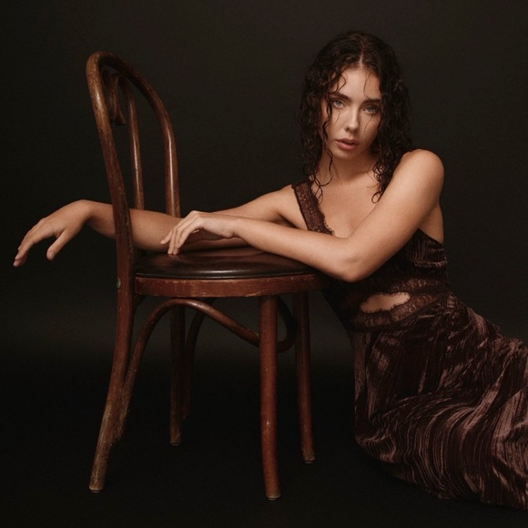 ZARA ~ ✨Viral ✨~ VELVET LACE MIDI DRESS - Picture 8 of 17